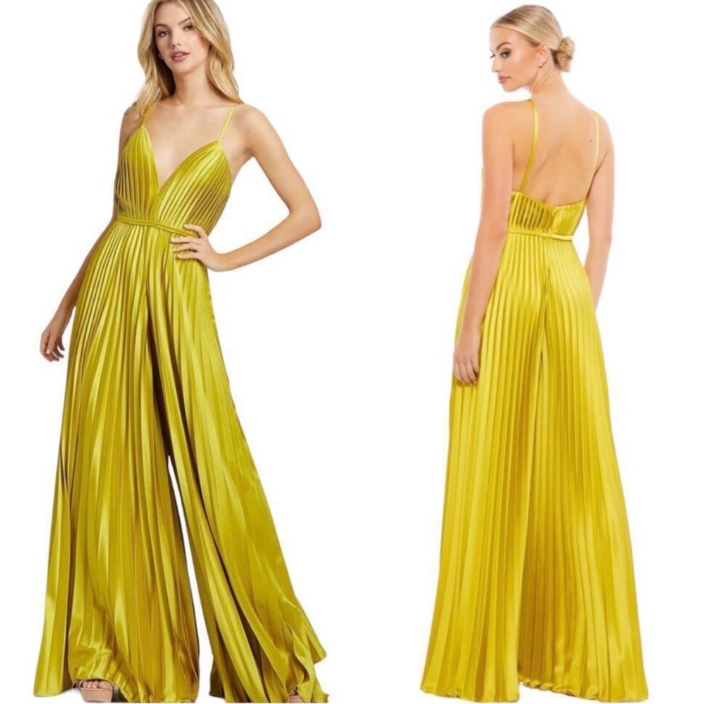 NWT Mac Duggal PLEATED PLUNGE NECK WIDE LEG JUMPSUIT